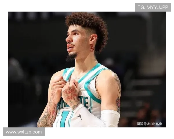 拉梅洛·鲍尔无球跑动改变进攻结构，主导黄蜂战术发起